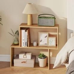 3-stöckiges geometrisches Bücherregal freistehendes Holzregal mit 2 würfelförmigen Fächern Natur/Weiß/Braun