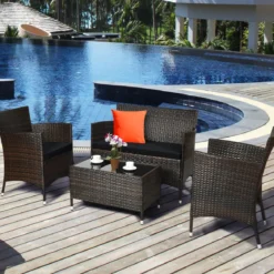 4 Stück Outdoor Terrassenmöbel Set aus PE Rattan mit gehärtetem Glastisch & Kissen Schwarz
