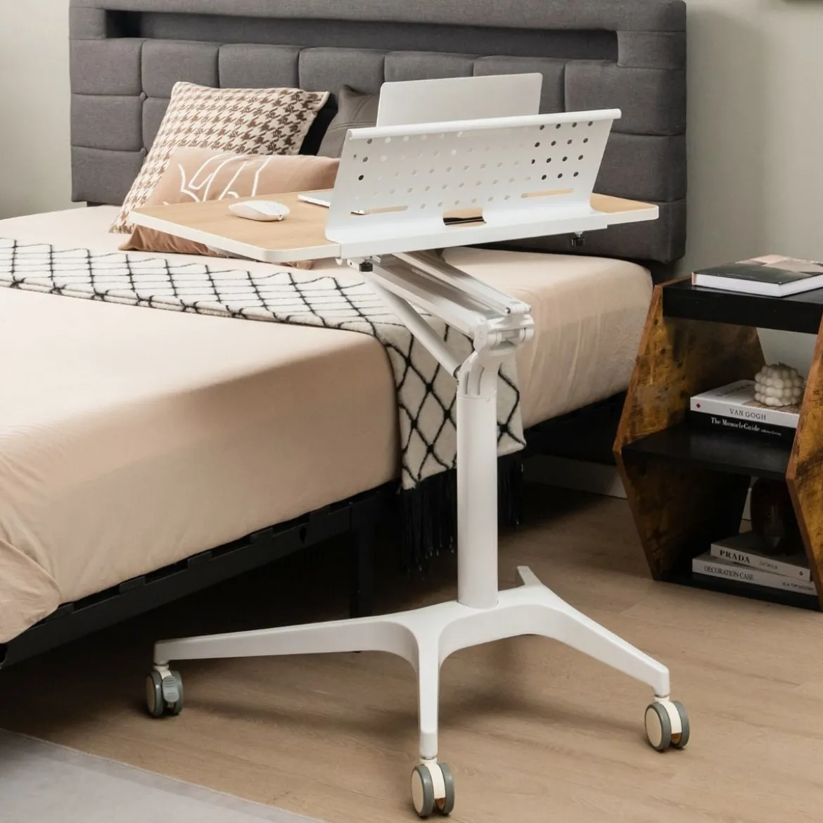 Stehschreibtisch Sitz-Steh Schreibtisch mit Arbeitsplatte und 4 Rollen 71 x 48 x 77-107 cm Natur + Weiß