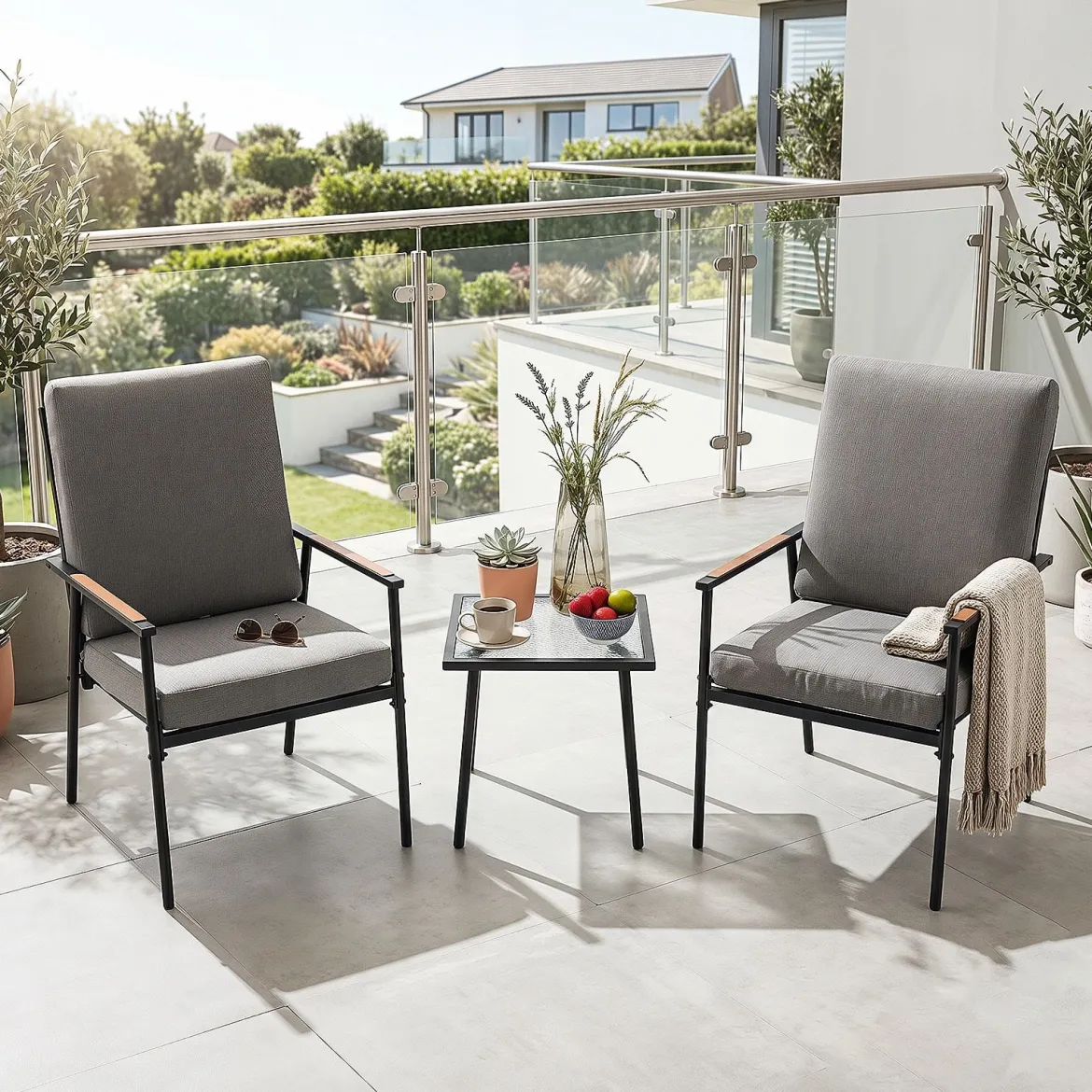 3-teiliges Gartenmöbel Set Balkonmöbel mit 2 Stühlen aus Metallrahmen & Tisch mit Glasplatte Grau