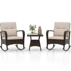 3-Teiliges Gartenmöbel-Set 2 Rattan Schaukelstühlen mit Glastisch Outdoor Sitzgruppe mit Metallrahmen