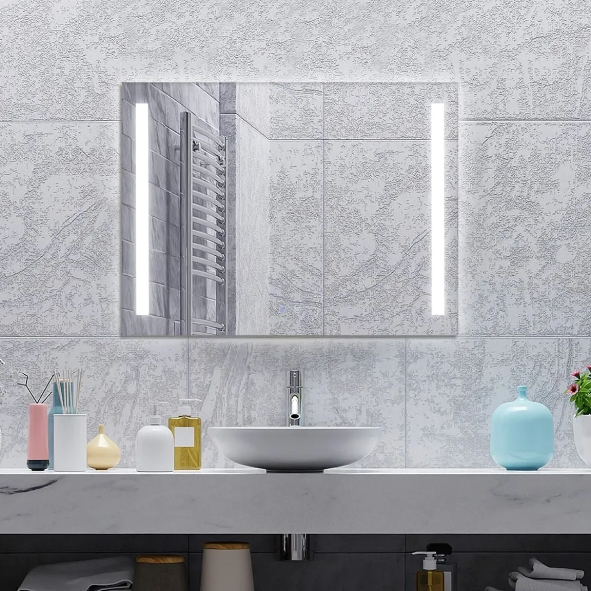 Wandmontierbarer LED-Spiegel mit stufenlos einstellbarer Helligkeit 80 x 60 cm