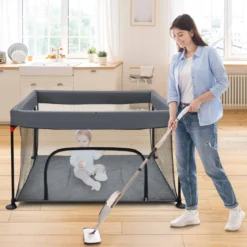 138 x 138 cm Baby Laufstall mit Netz Klappbarer Laufgitter mit Tragetasche Dunkelgrau